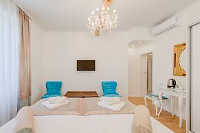 Le Monde Luxury Accommodation