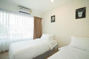 The Lux Ladprao 10