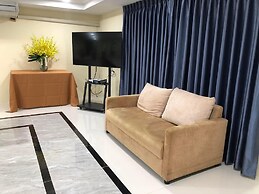 The Lux Ladprao 10