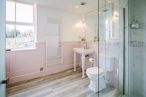 Absoluxe Suites