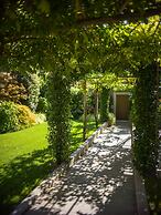 Madama garden retreat