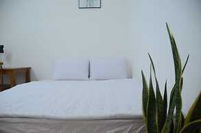 Hy House - Hostel