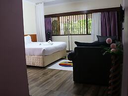 Tisa Suites & Lounge