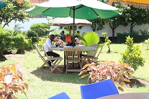 Tisa Suites & Lounge