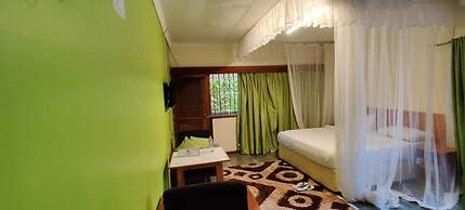 Tisa Suites & Lounge