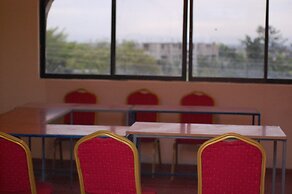 Tisa Suites & Lounge