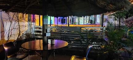 Tisa Suites & Lounge