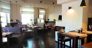 MediTerra Hotel & Restaurant