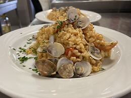 Gadames Hotel - Lunch on the Beach
