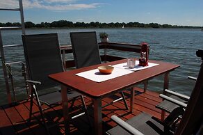 Hausboot Neustrelitz am Zierker See