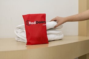 RedDoorz Plus @ Radio Dalam 2