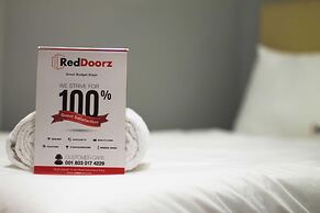 RedDoorz Plus @ Radio Dalam 2