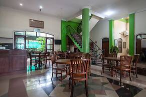 RedDoorz @ Genteng Surabaya 2