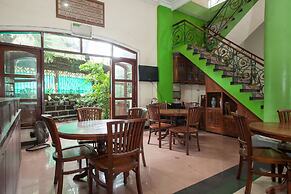 RedDoorz @ Genteng Surabaya 2