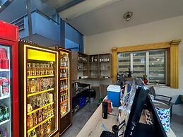 Ikarus Hotel