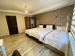 Ikarus Hotel