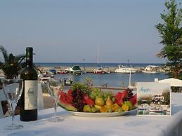 Akroyali Hotel & Villas