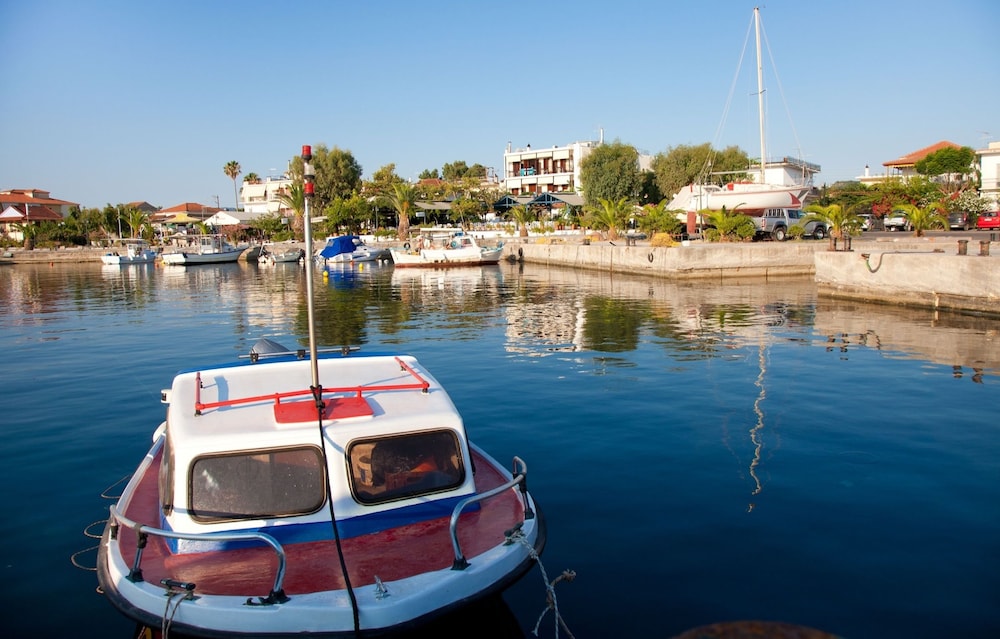 Akroyali Hotel & Villas