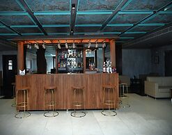Hotel Aarunya Royale