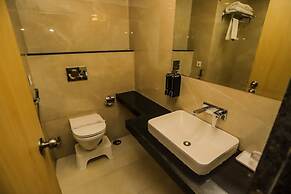 Hotel Aarunya Royale