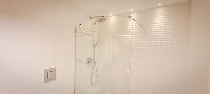 Design Apt Parking Included 2BDR TL30