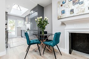 Stylish 2bed 2bath in Notting Hill