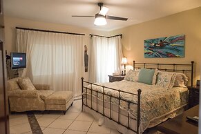 Las Olas A104 3 BR by Casago