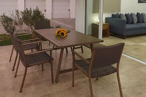 Peninsula 106 2 BR by Casago