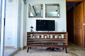 Peninsula 103 2 BR by Casago