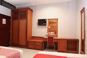 OYO 742 Mona Plaza Hotel
