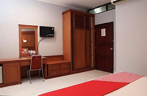 OYO 742 Mona Plaza Hotel