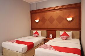 OYO 742 Mona Plaza Hotel