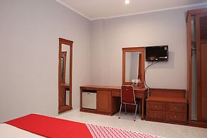 OYO 742 Mona Plaza Hotel