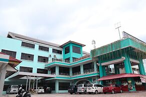 OYO 742 Mona Plaza Hotel