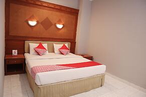OYO 742 Mona Plaza Hotel
