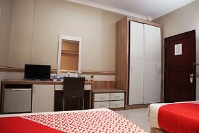 OYO 742 Mona Plaza Hotel
