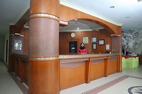 OYO 742 Mona Plaza Hotel