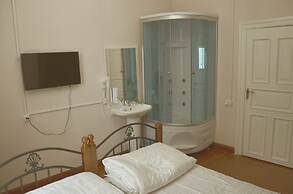 Alma Hostel