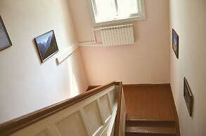 Alma Hostel