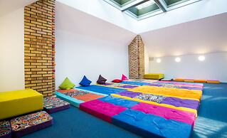 Hostel CapsLock