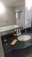 Peaceful Service Suite At Times Square