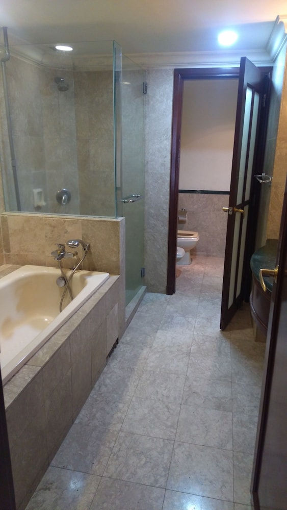 Peaceful Service Suite At Times Square