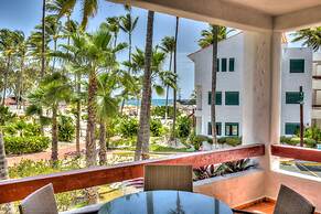 Dapper Beachfront 2 Bedroom Apartment - D201
