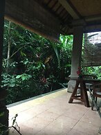 Bali Asli Lodge by EPS
