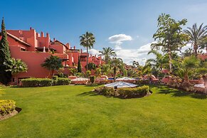 2 Bedrooms Apartment Frontline Beach