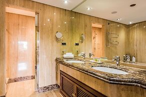 2 Bedrooms Apartment Frontline Beach