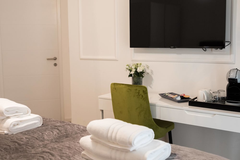 Luxury Rooms With Balcony