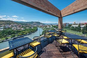 Golden Tulip Design Tbilisi