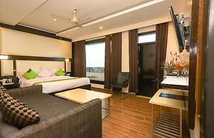 Lavish Inn