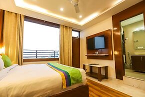 Lavish Inn